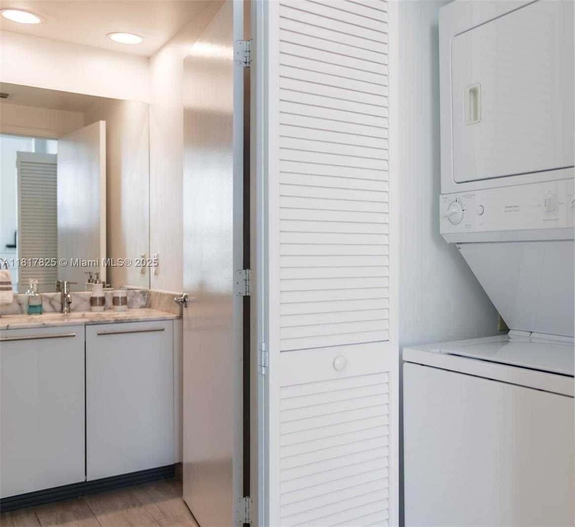 Small Image of 950 BRICKELL BAY DR #3406, Miami Number 22