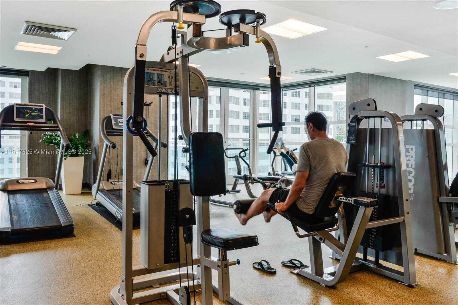 Small Image of 950 BRICKELL BAY DR #3406, Miami Number 25