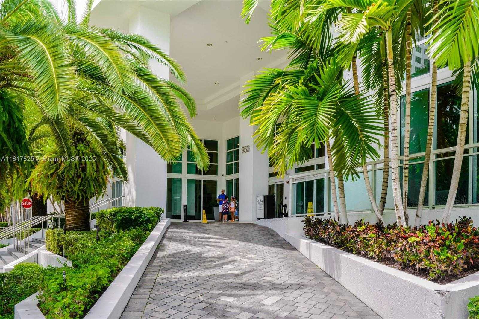 Small Image of 950 BRICKELL BAY DR #3406, Miami Number 33