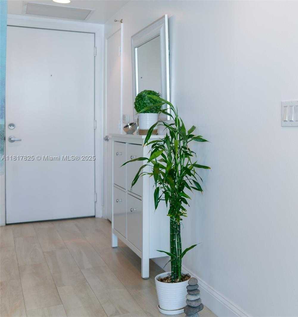 Small Image of 950 BRICKELL BAY DR #3406, Miami Number 4