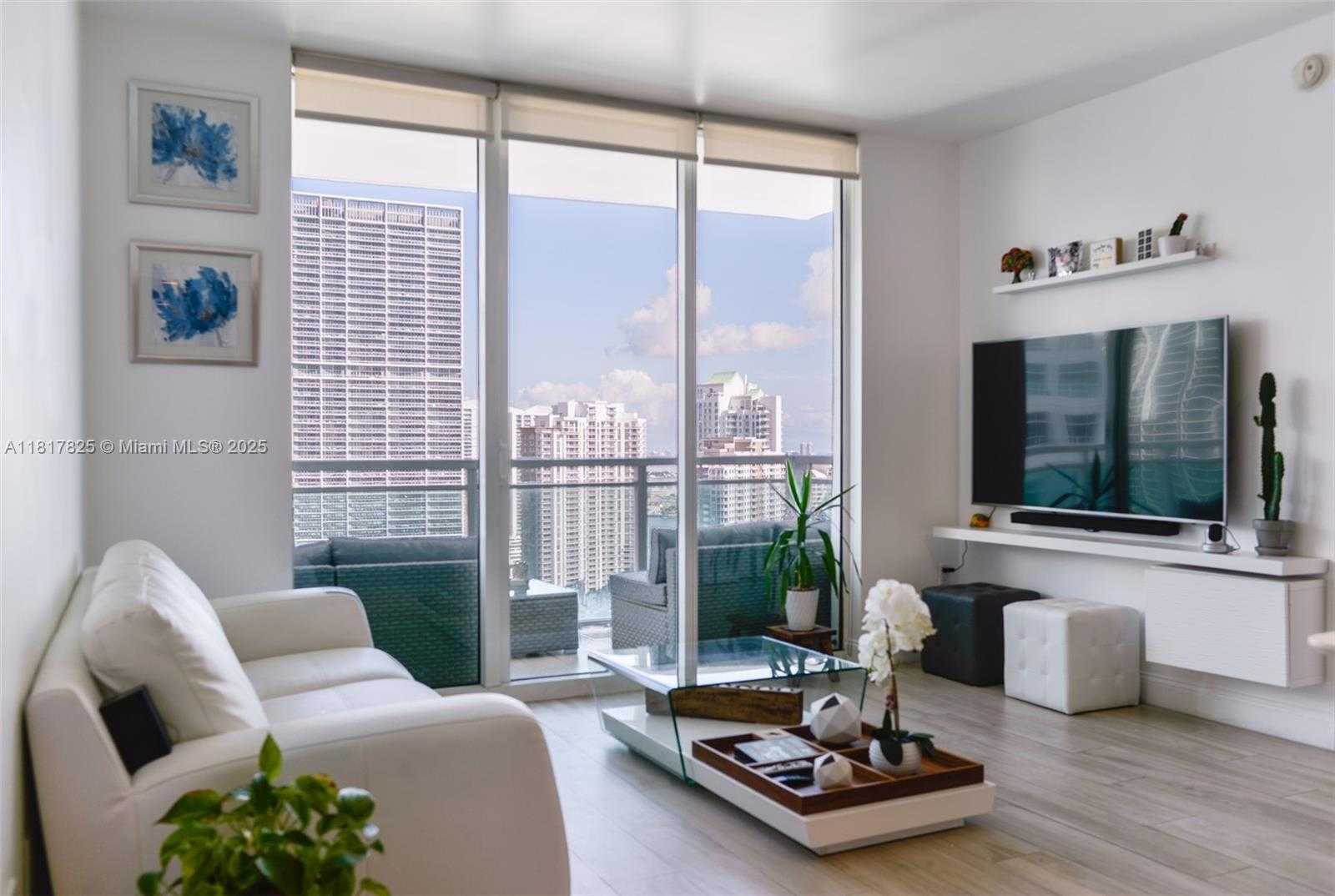 Small Image of 950 BRICKELL BAY DR #3406, Miami Number 6