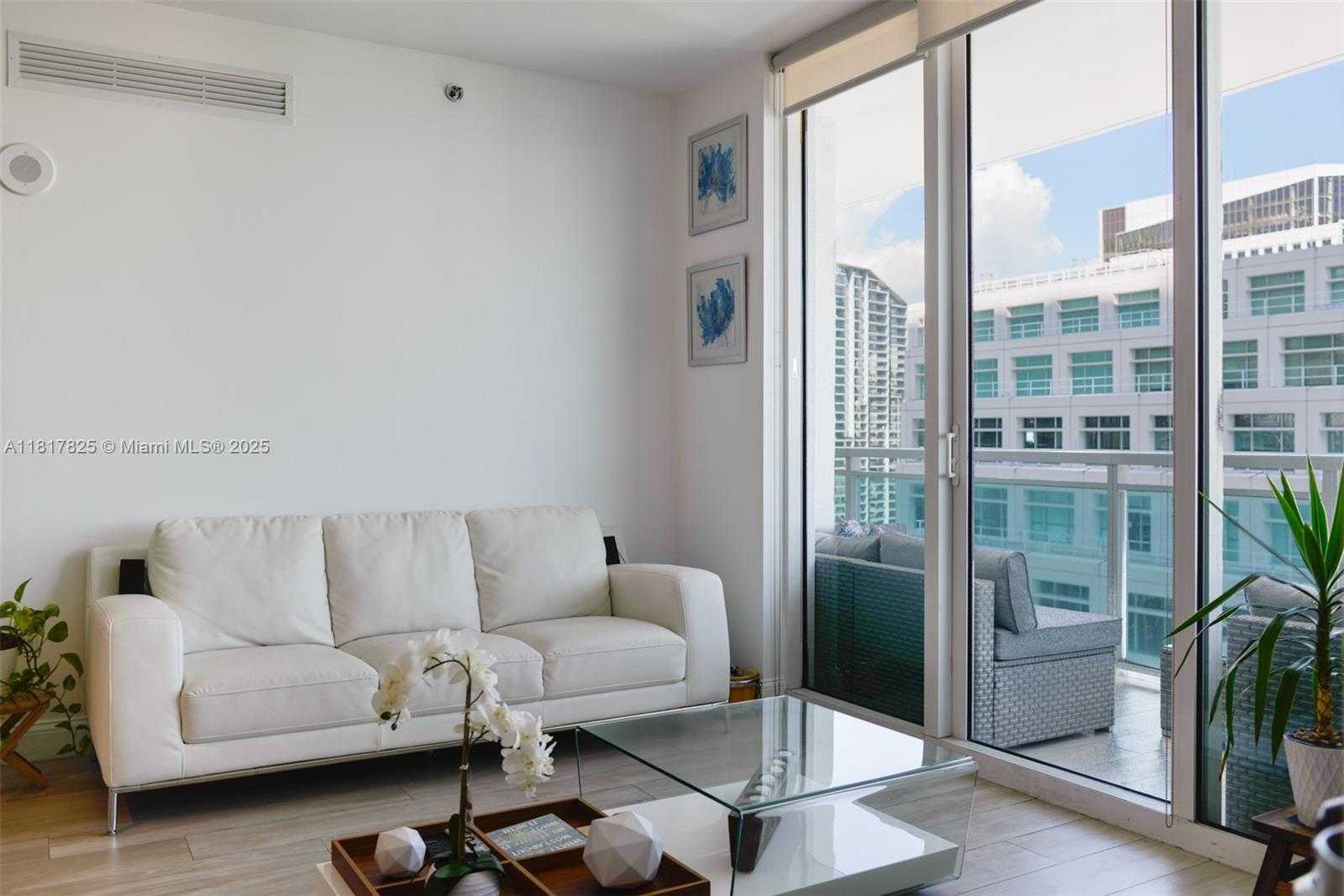 Small Image of 950 BRICKELL BAY DR #3406, Miami Number 7