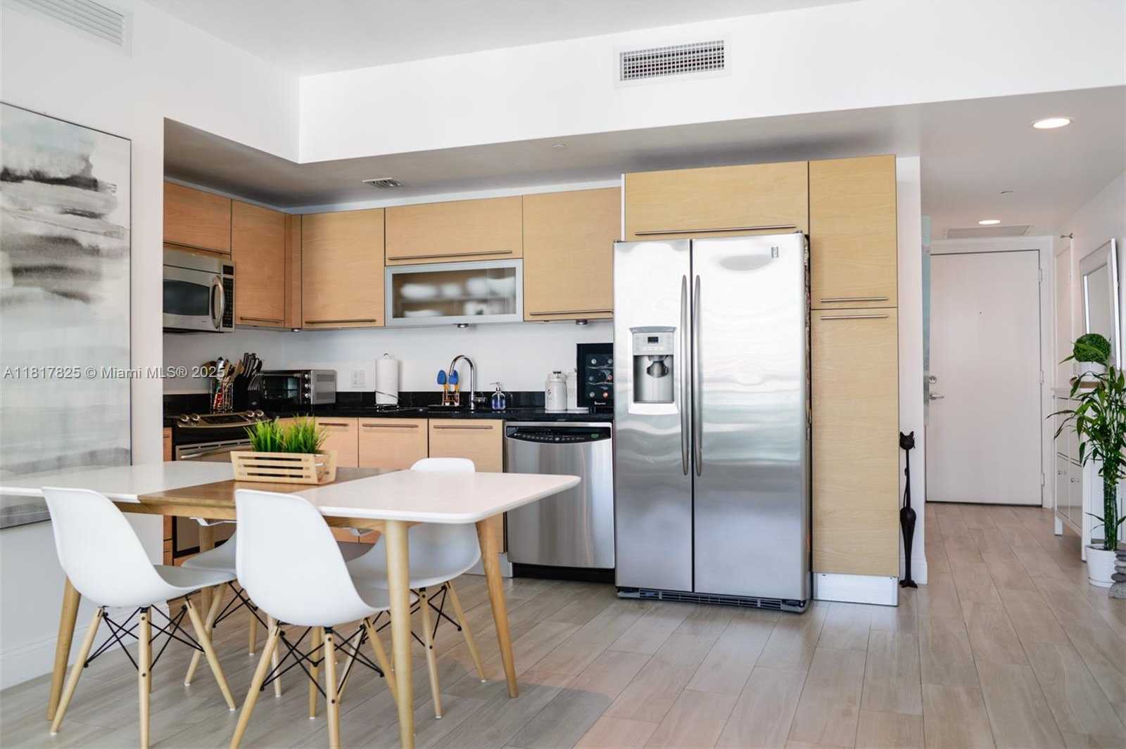 Small Image of 950 BRICKELL BAY DR #3406, Miami Number 8