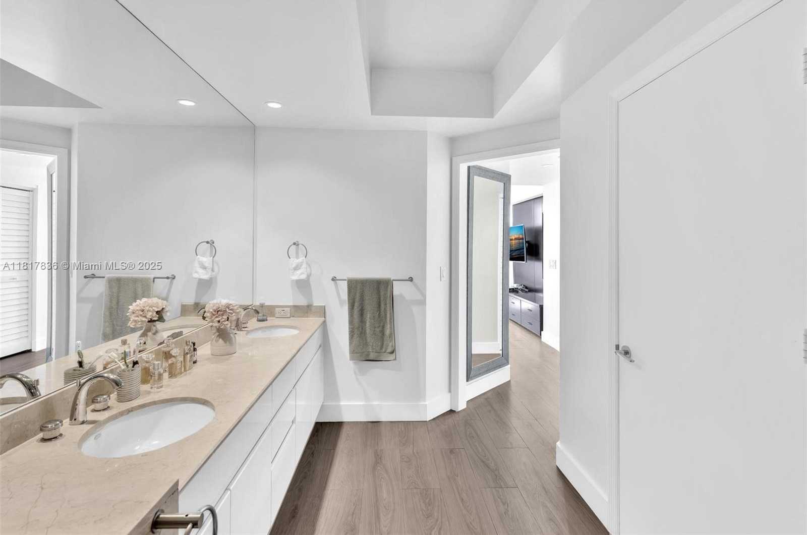 Small Image of 848 BRICKELL KEY DR #1805, Miami Number 23