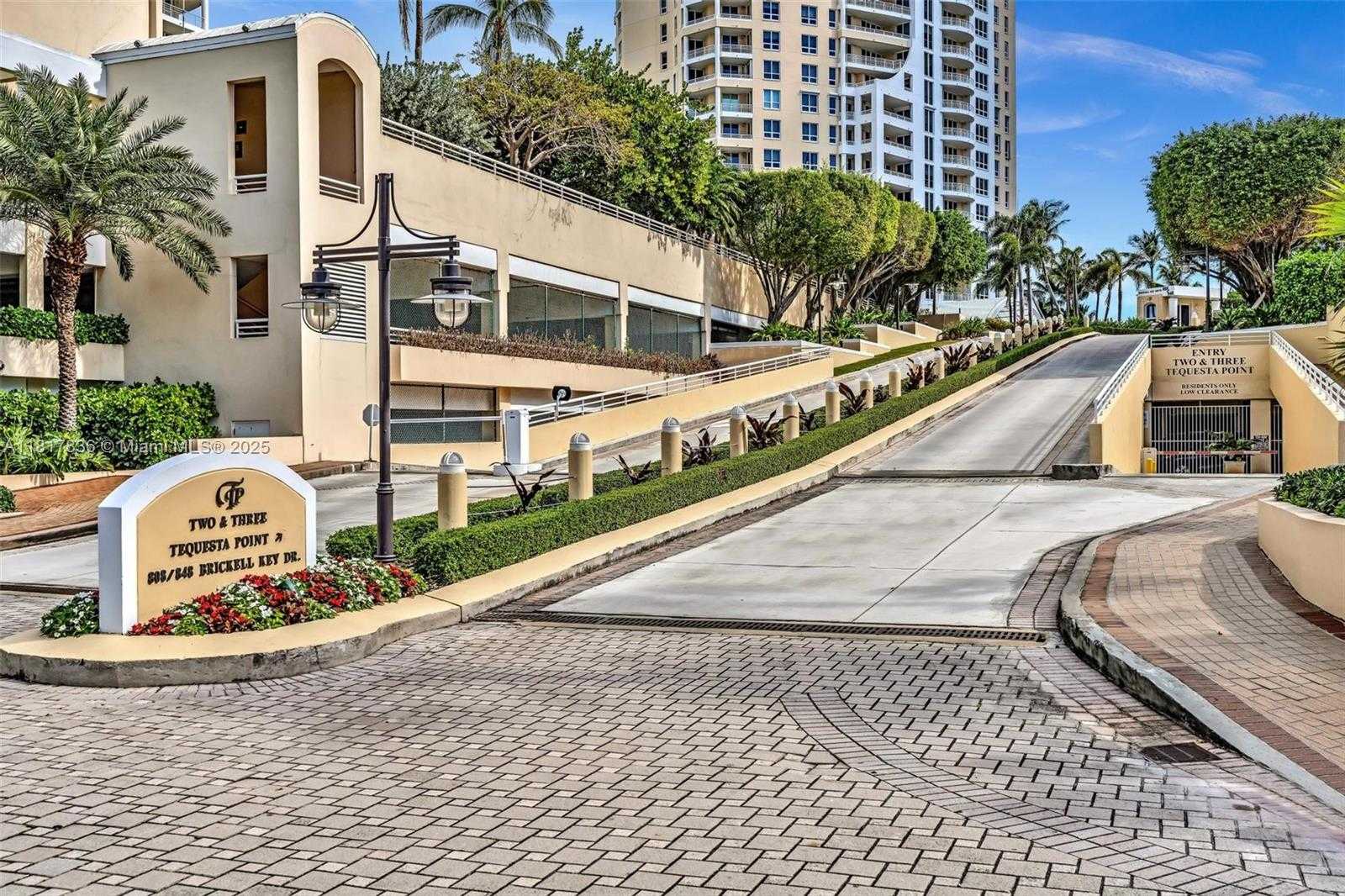 Small Image of 848 BRICKELL KEY DR #1805, Miami Number 26