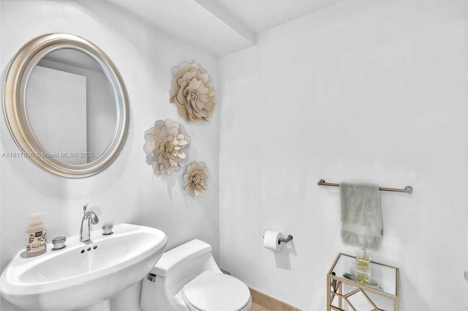 Small Image of 848 BRICKELL KEY DR #1805, Miami Number 4