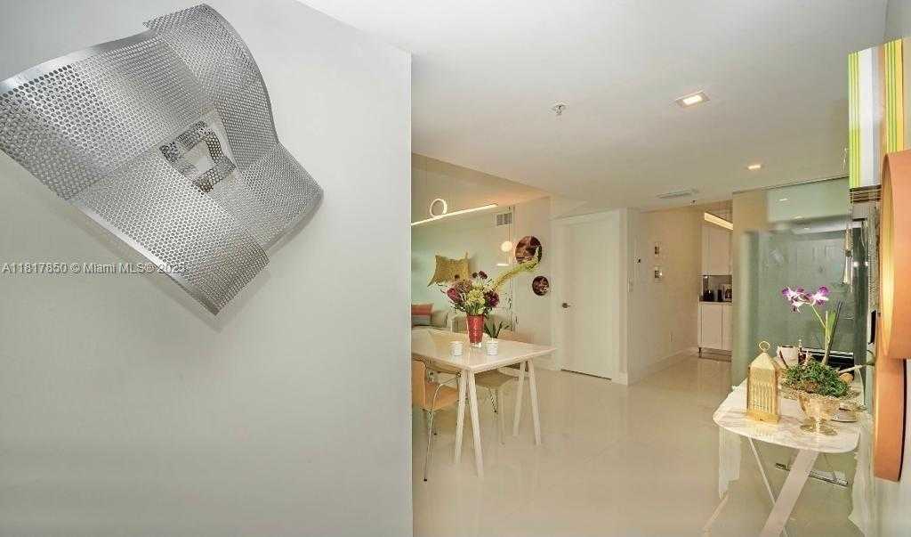Small Image of 800 CLAUGHTON ISLAND DR #704, Miami Number 11