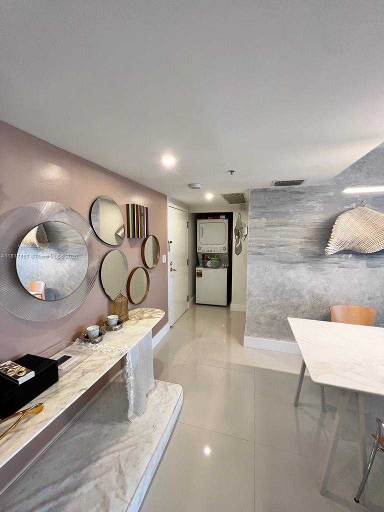Small Image of 800 CLAUGHTON ISLAND DR #704, Miami Number 17