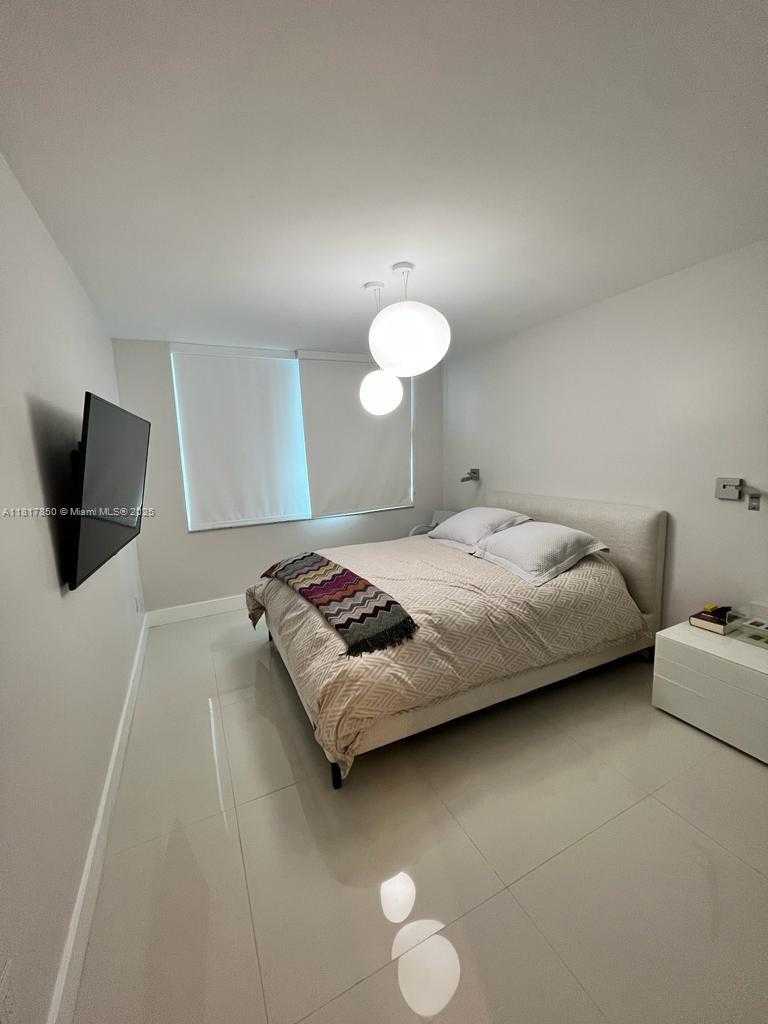 Small Image of 800 CLAUGHTON ISLAND DR #704, Miami Number 19
