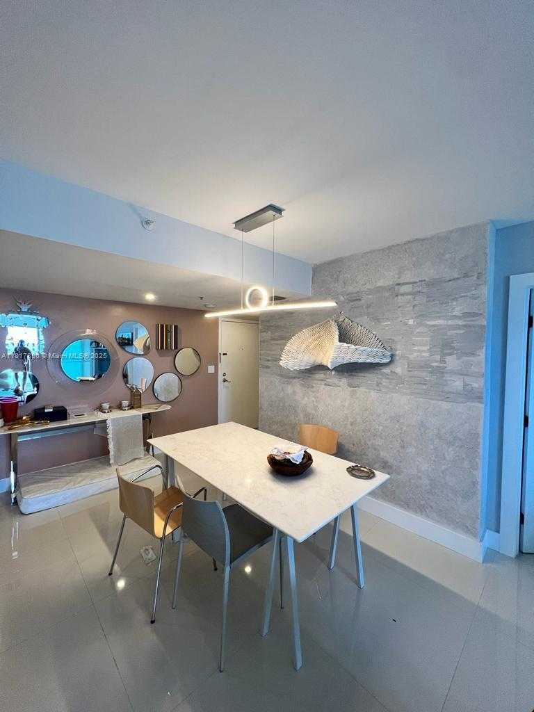 Small Image of 800 CLAUGHTON ISLAND DR #704, Miami Number 20