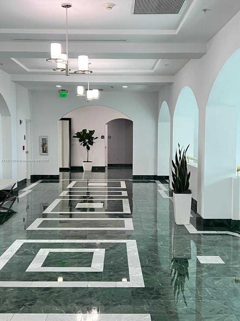 Small Image of 800 CLAUGHTON ISLAND DR #704, Miami Number 24