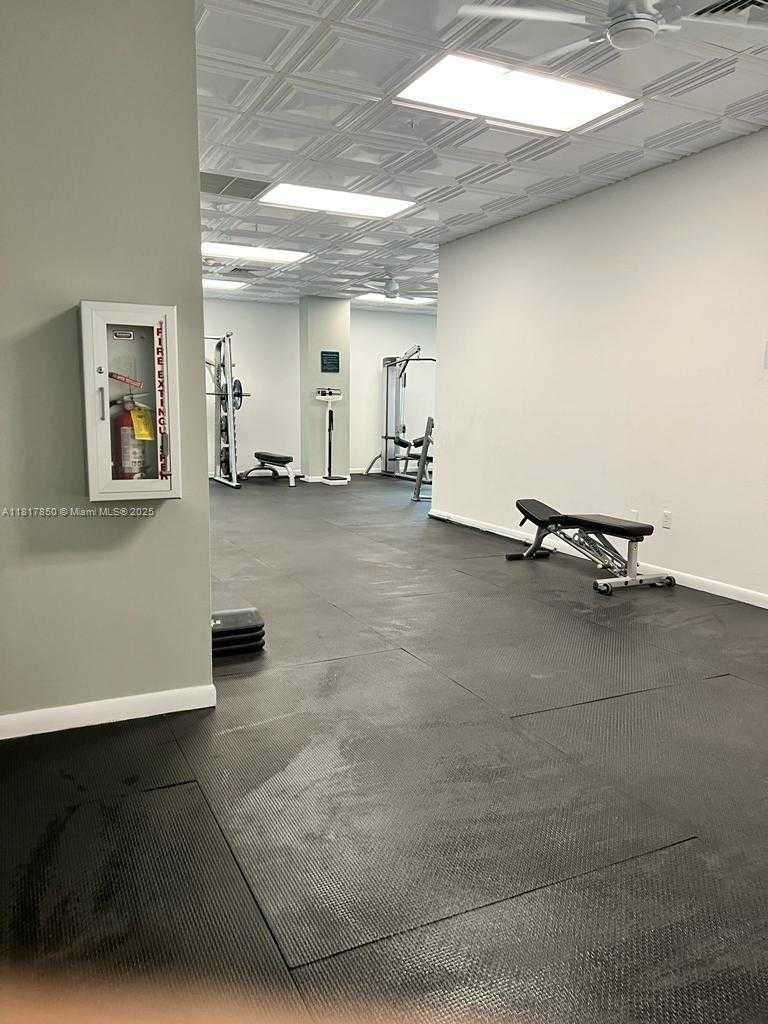 Small Image of 800 CLAUGHTON ISLAND DR #704, Miami Number 26