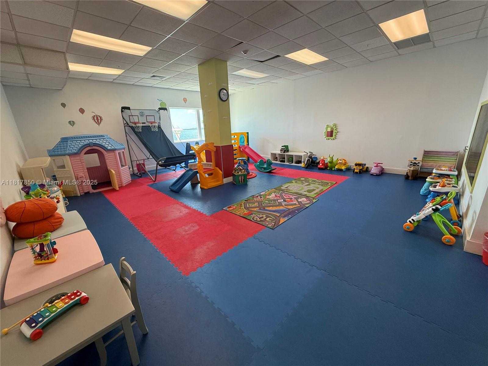 Small Image of 800 CLAUGHTON ISLAND DR #704, Miami Number 27