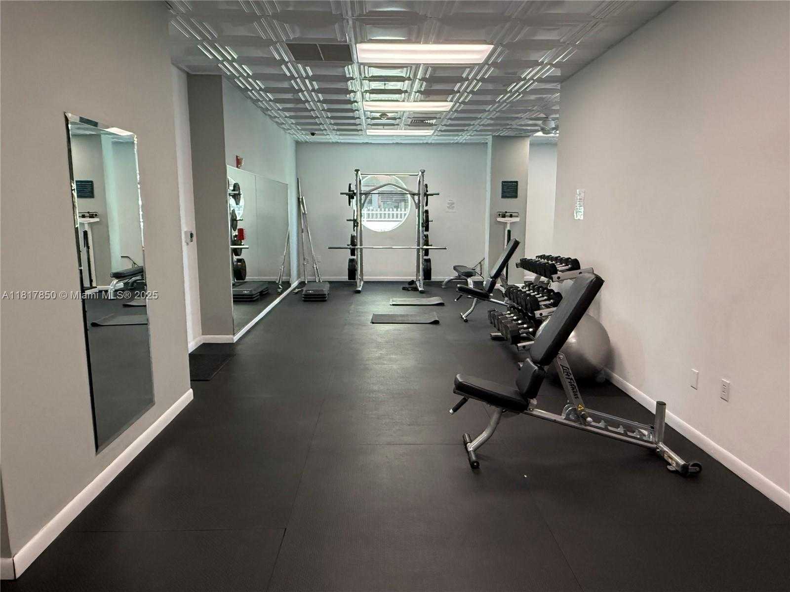 Small Image of 800 CLAUGHTON ISLAND DR #704, Miami Number 30