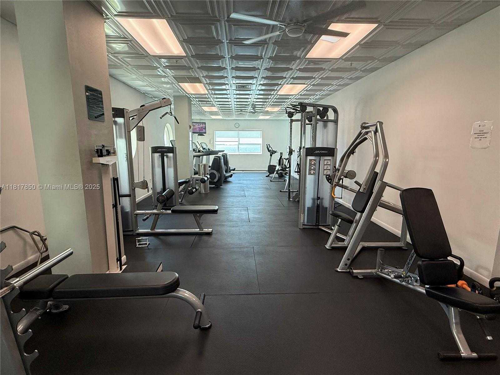 Small Image of 800 CLAUGHTON ISLAND DR #704, Miami Number 31