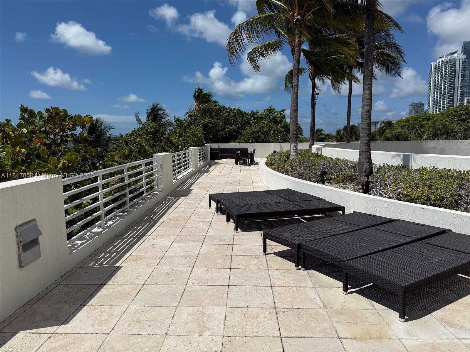Small Image of 800 CLAUGHTON ISLAND DR #704, Miami Number 34