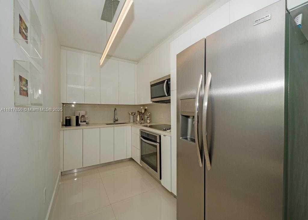 Small Image of 800 CLAUGHTON ISLAND DR #704, Miami Number 5