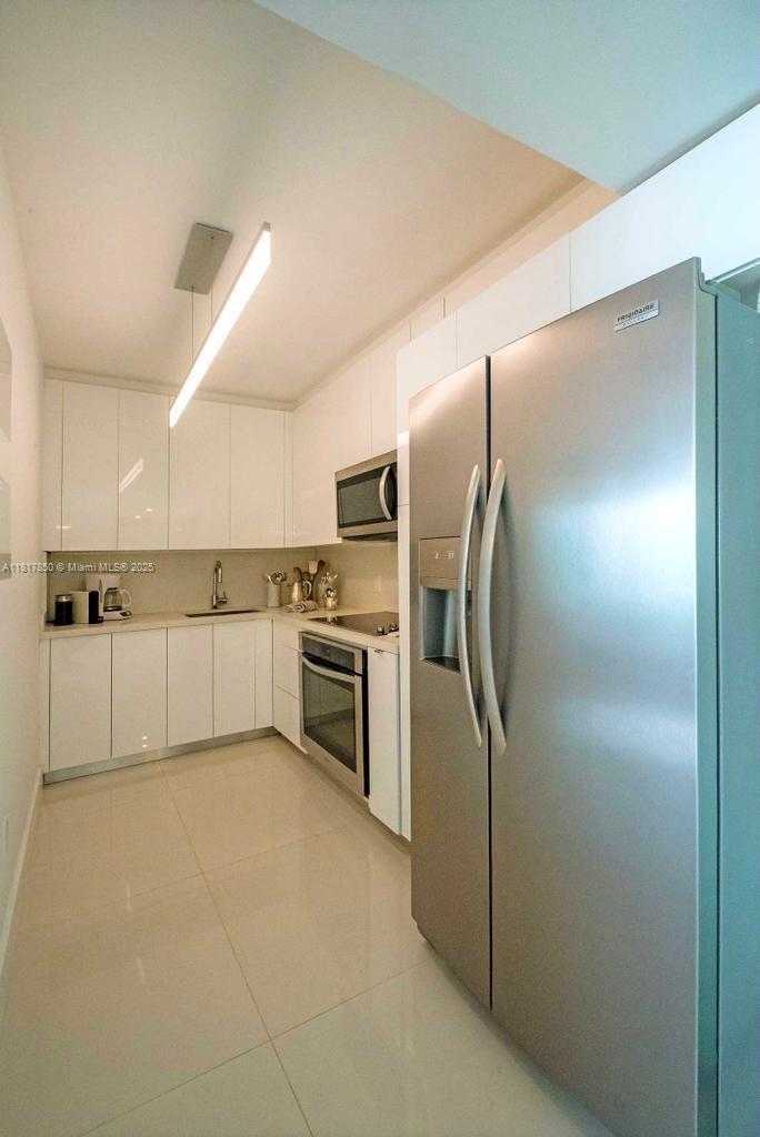 Small Image of 800 CLAUGHTON ISLAND DR #704, Miami Number 6