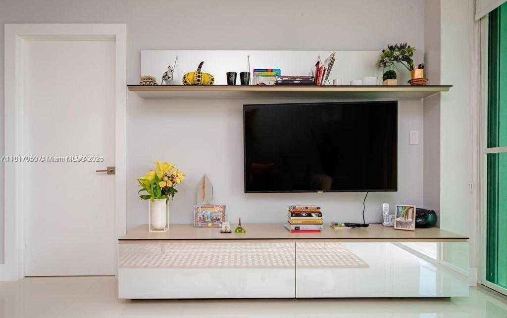 Small Image of 800 CLAUGHTON ISLAND DR #704, Miami Number 8