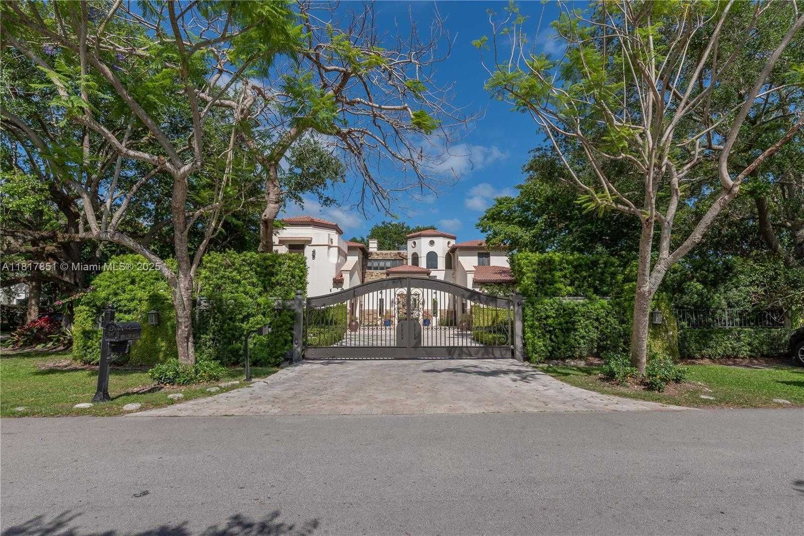 Small Image of 9801 SOUTH WEST 60TH CT, Pinecrest Number 44
