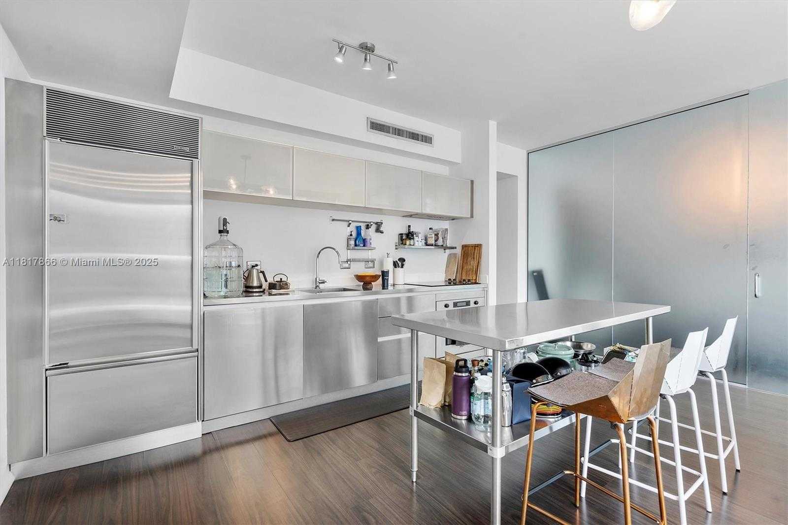 Small Image of 1040 BISCAYNE BLVD #1708, Miami Number 11