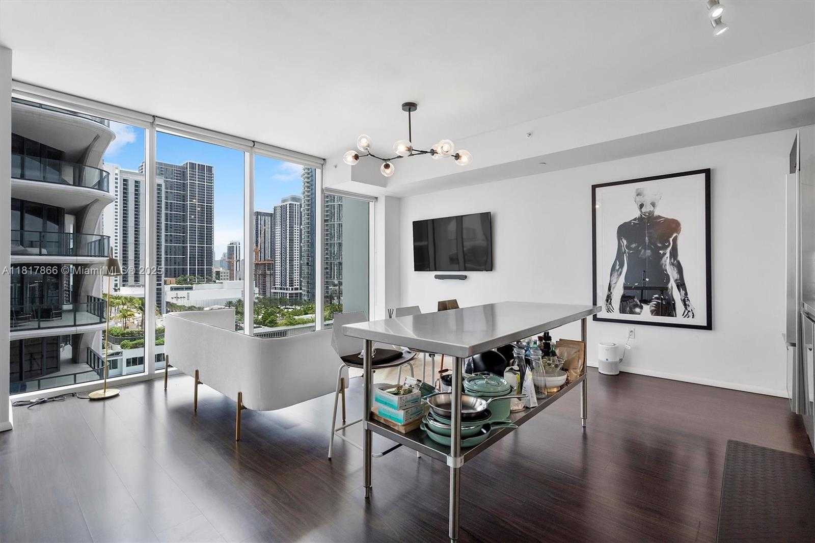 Small Image of 1040 BISCAYNE BLVD #1708, Miami Number 12