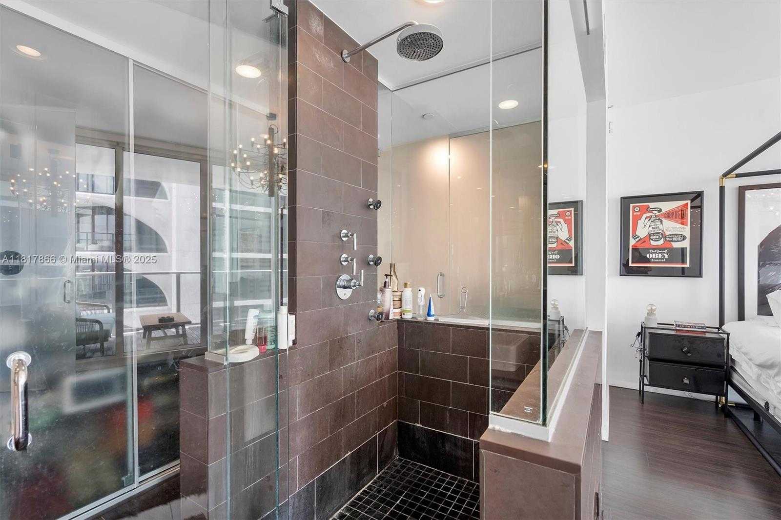 Small Image of 1040 BISCAYNE BLVD #1708, Miami Number 4
