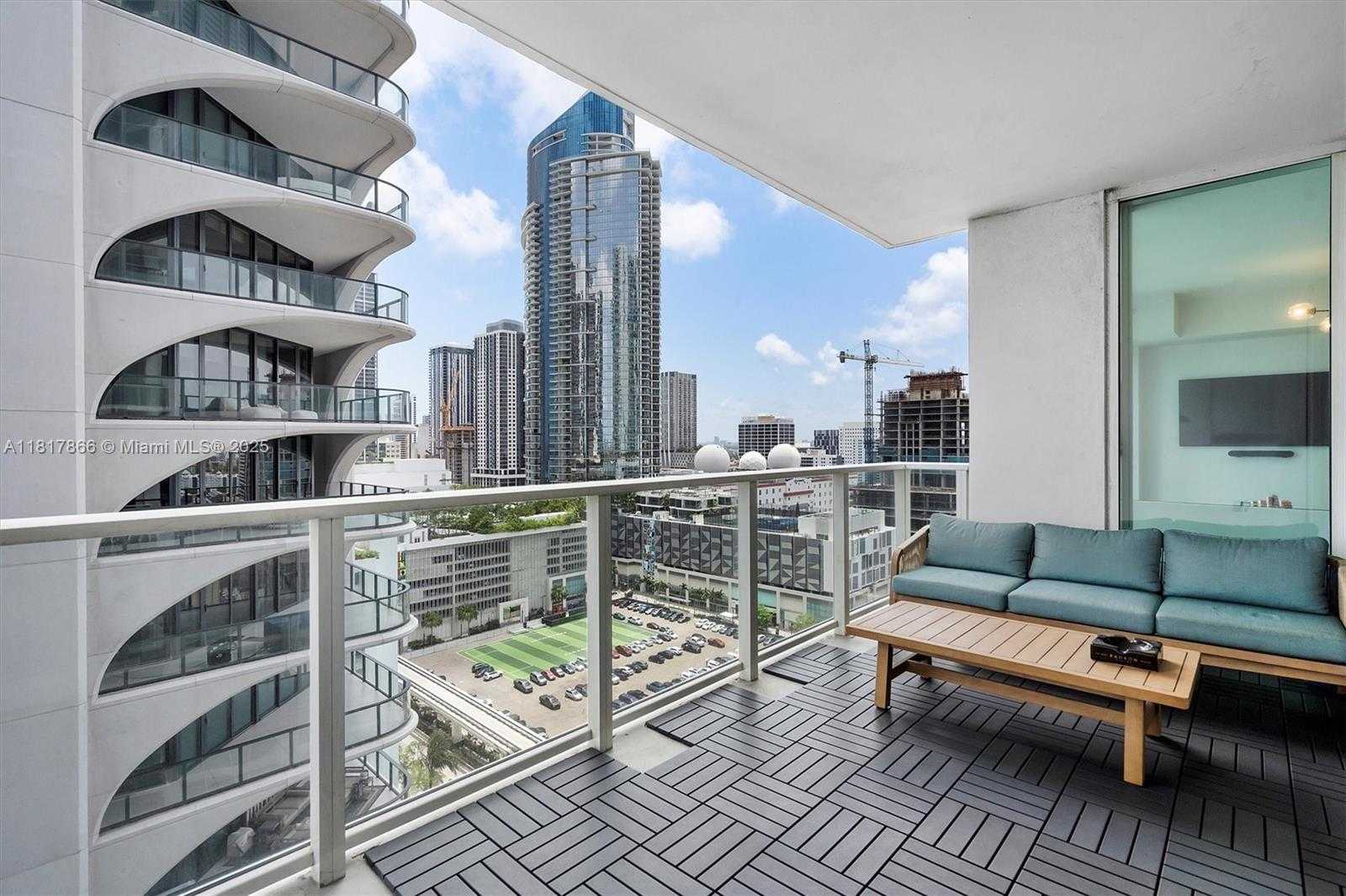 Small Image of 1040 BISCAYNE BLVD #1708, Miami Number 5