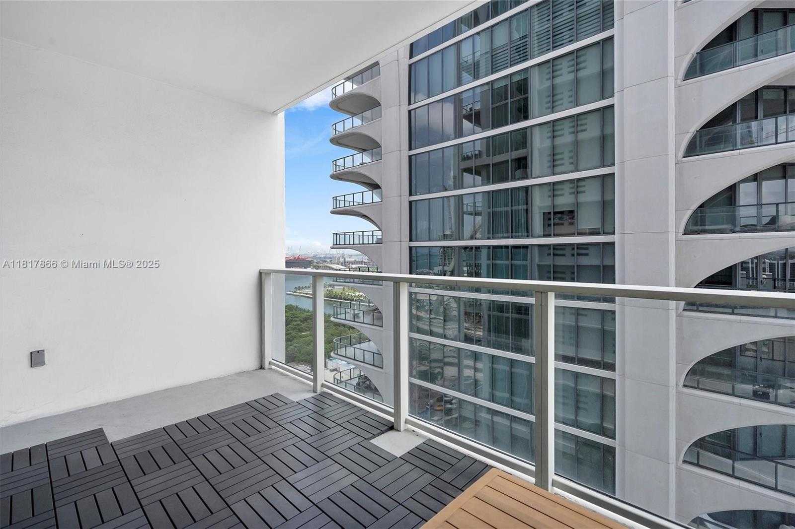 Small Image of 1040 BISCAYNE BLVD #1708, Miami Number 6