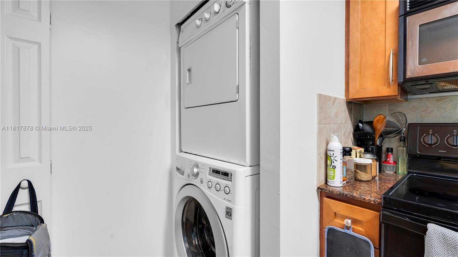 Small Image of 2000 NORTH BAYSHORE DR #218, Miami Number 17