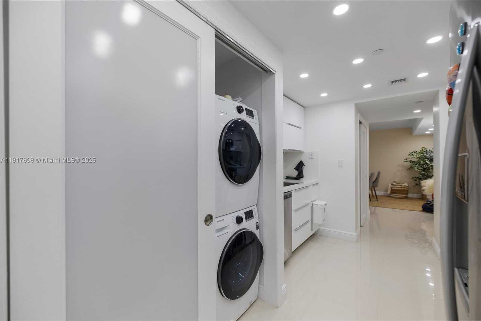 Small Image of 3200 COLLINS AVE #12-3, Miami Beach Number 11