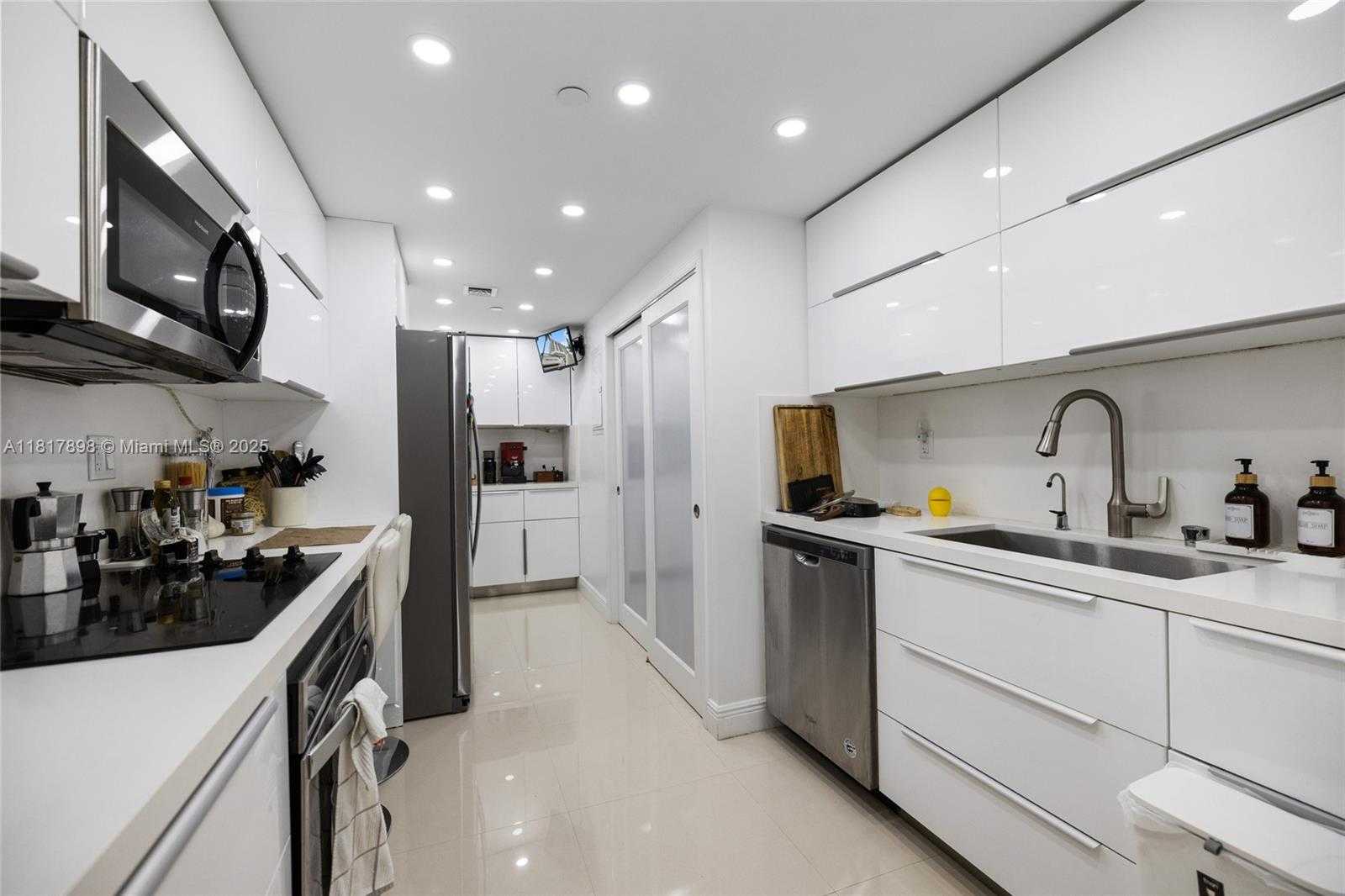 Small Image of 3200 COLLINS AVE #12-3, Miami Beach Number 12