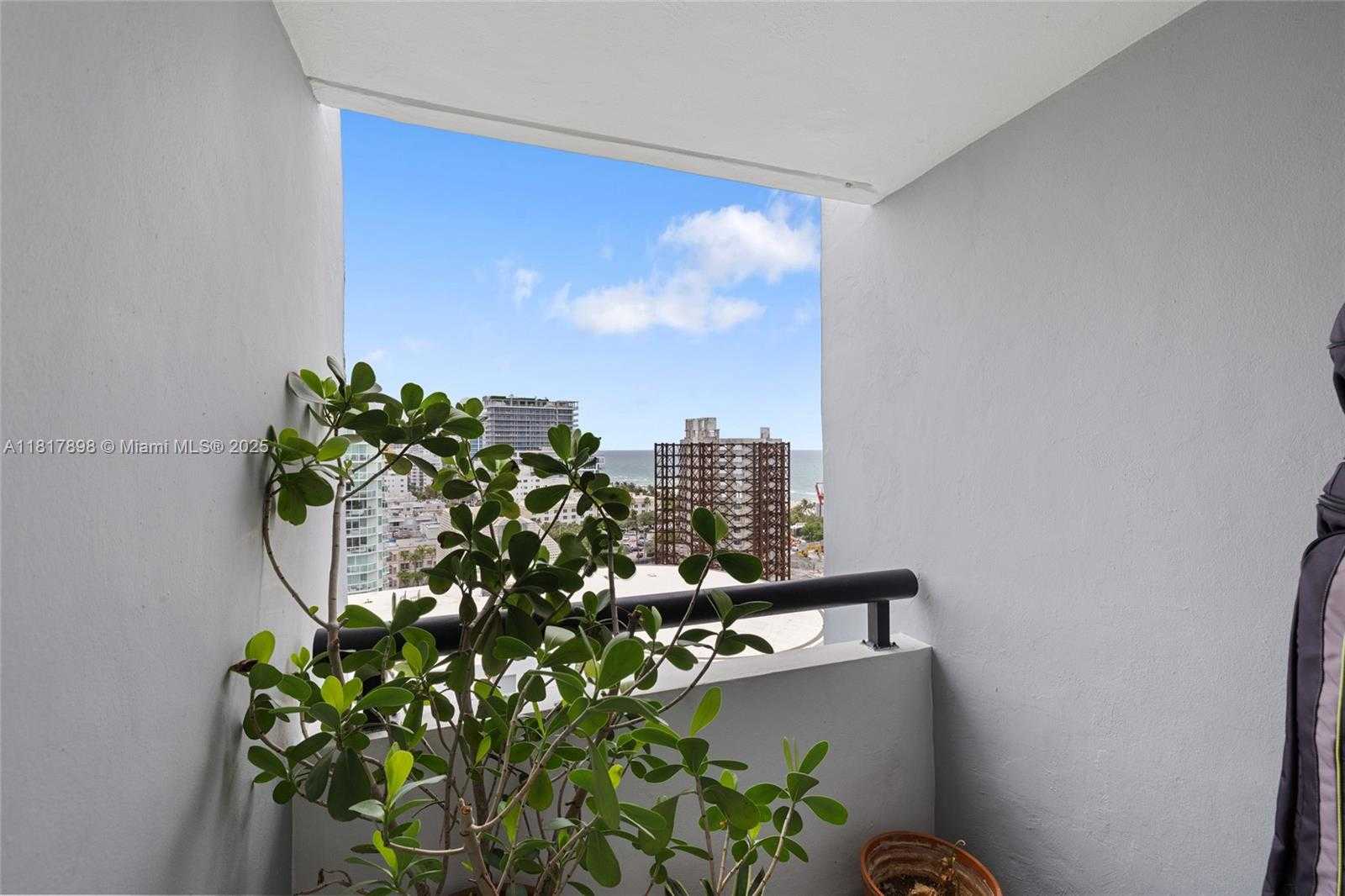 Small Image of 3200 COLLINS AVE #12-3, Miami Beach Number 15