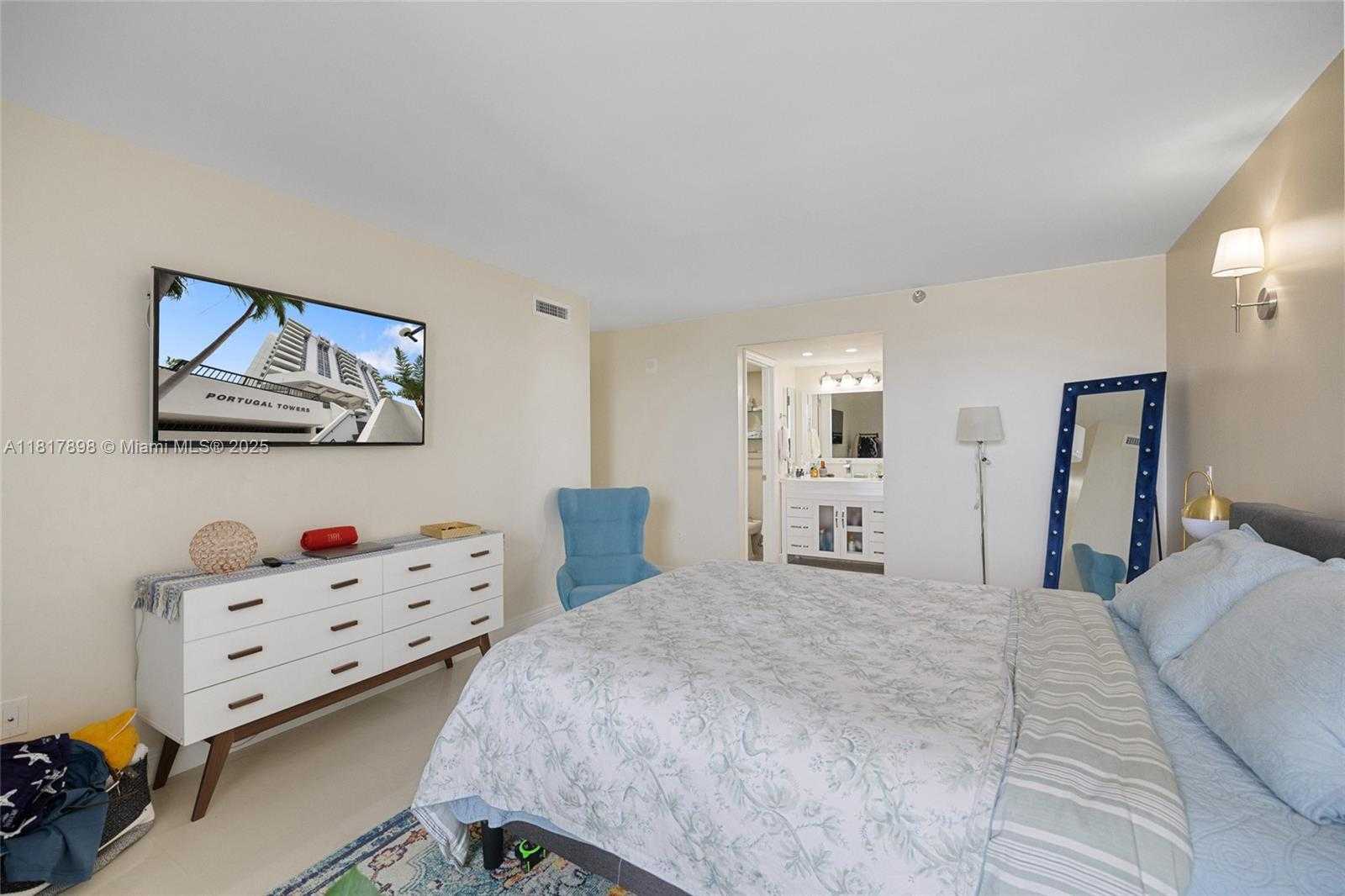 Small Image of 3200 COLLINS AVE #12-3, Miami Beach Number 16