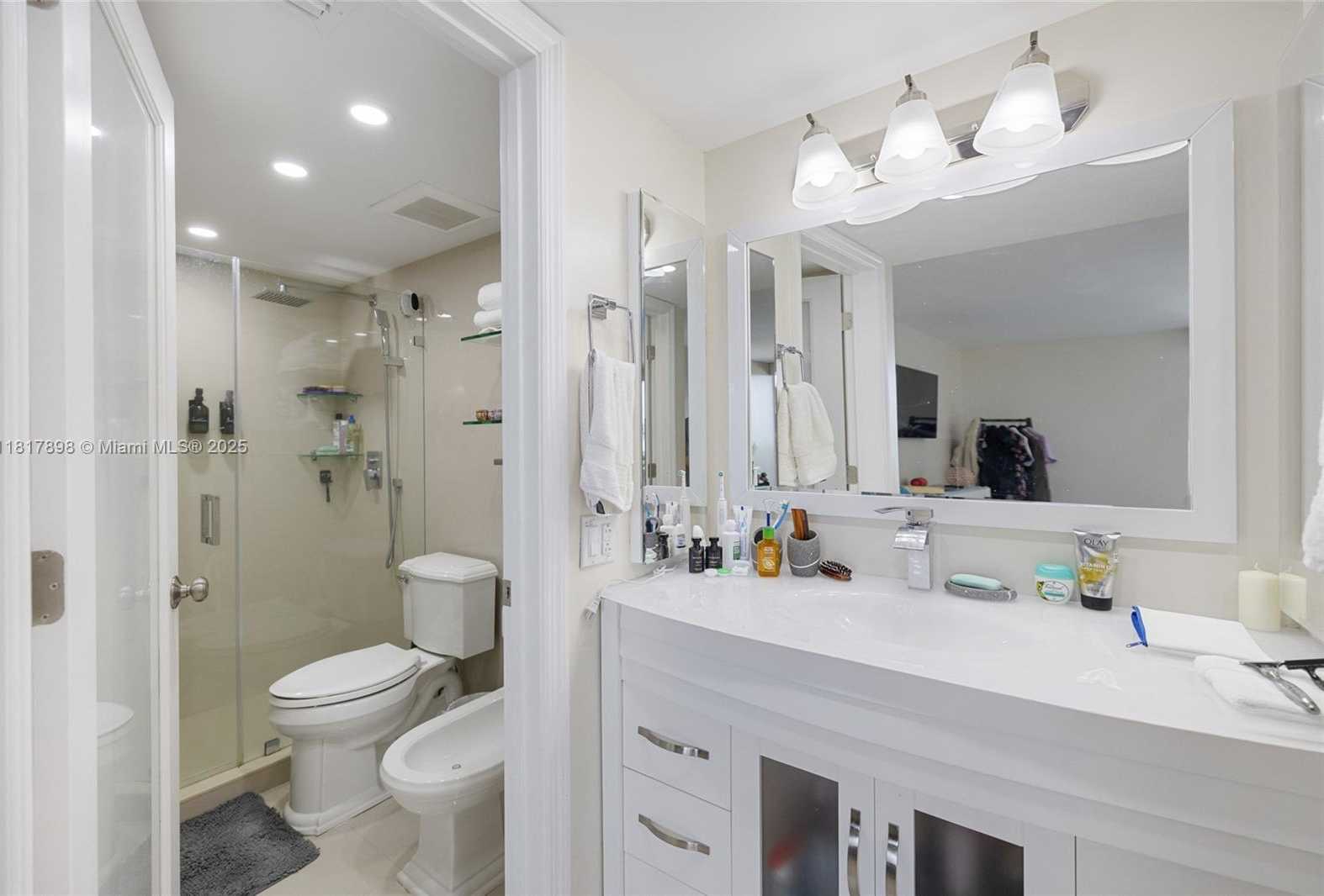 Small Image of 3200 COLLINS AVE #12-3, Miami Beach Number 18