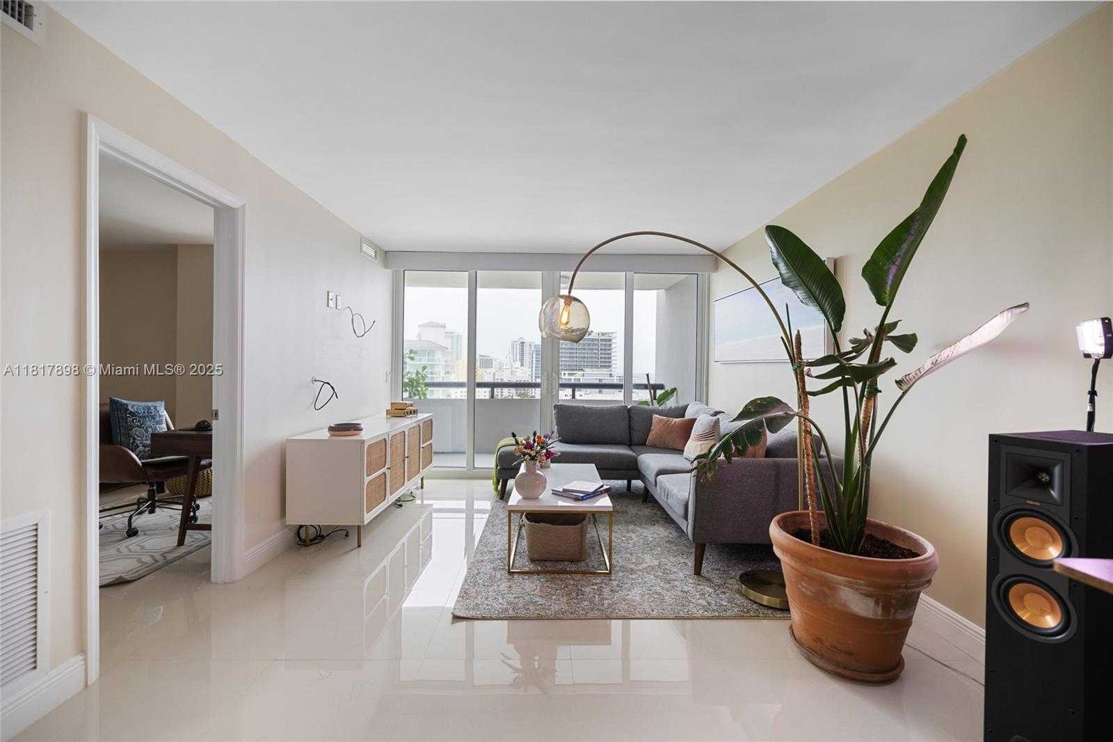 Small Image of 3200 COLLINS AVE #12-3, Miami Beach Number 2