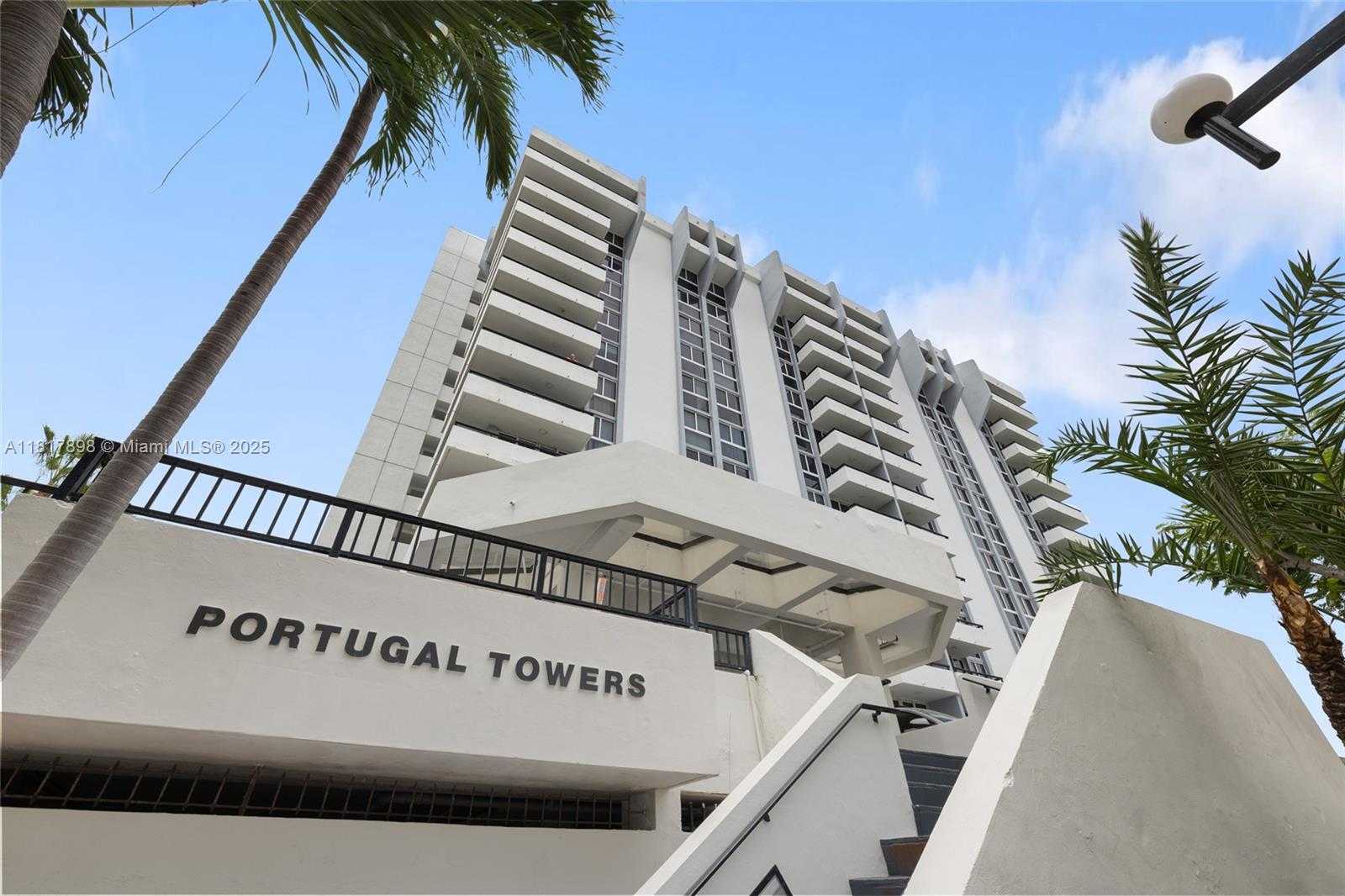 Small Image of 3200 COLLINS AVE #12-3, Miami Beach Number 23