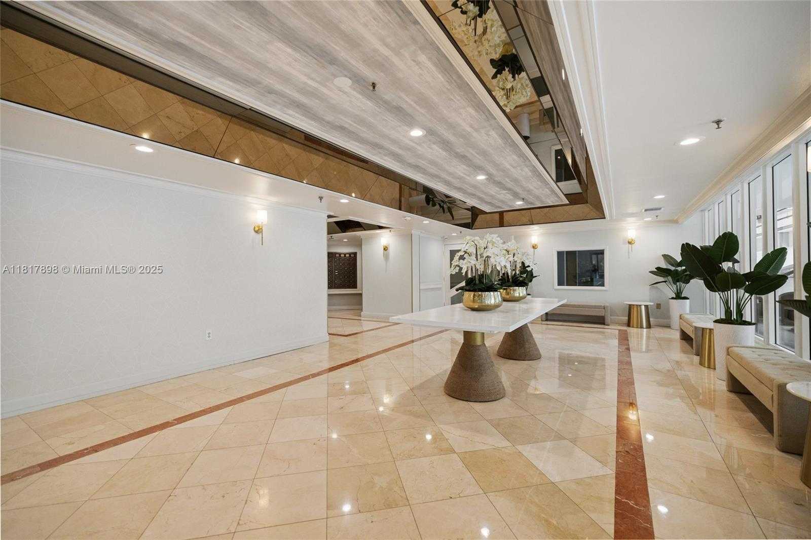 Small Image of 3200 COLLINS AVE #12-3, Miami Beach Number 24