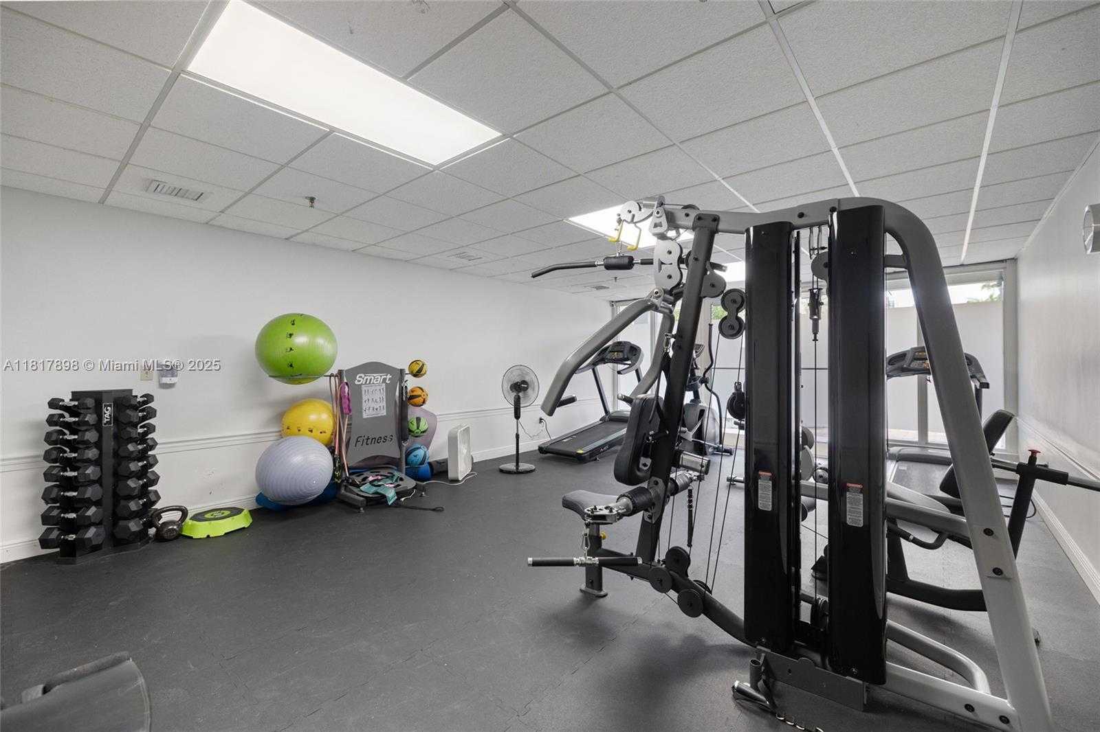 Small Image of 3200 COLLINS AVE #12-3, Miami Beach Number 25