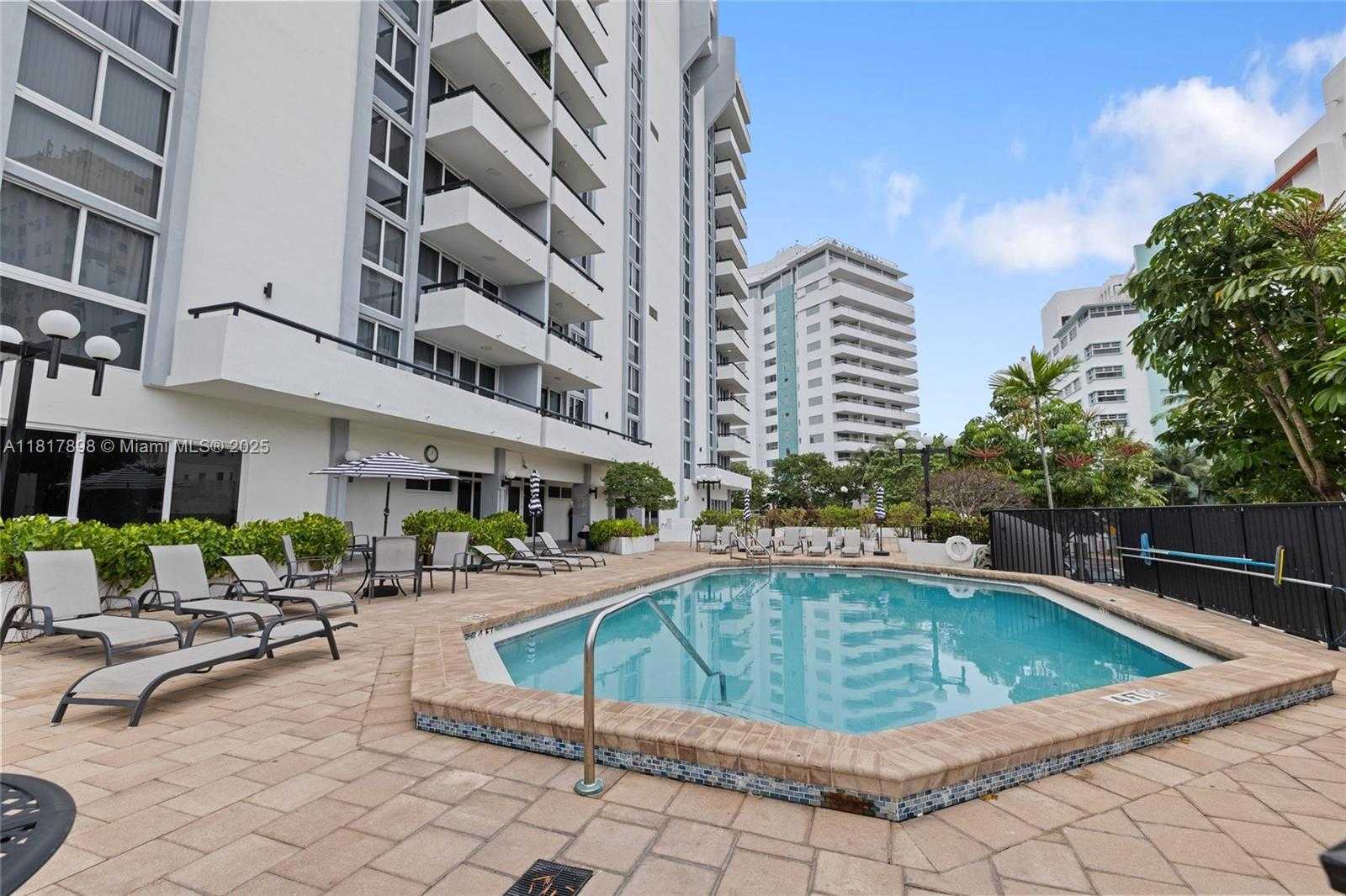 Small Image of 3200 COLLINS AVE #12-3, Miami Beach Number 26