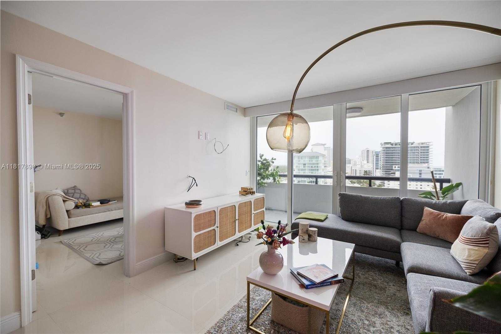 Small Image of 3200 COLLINS AVE #12-3, Miami Beach Number 3