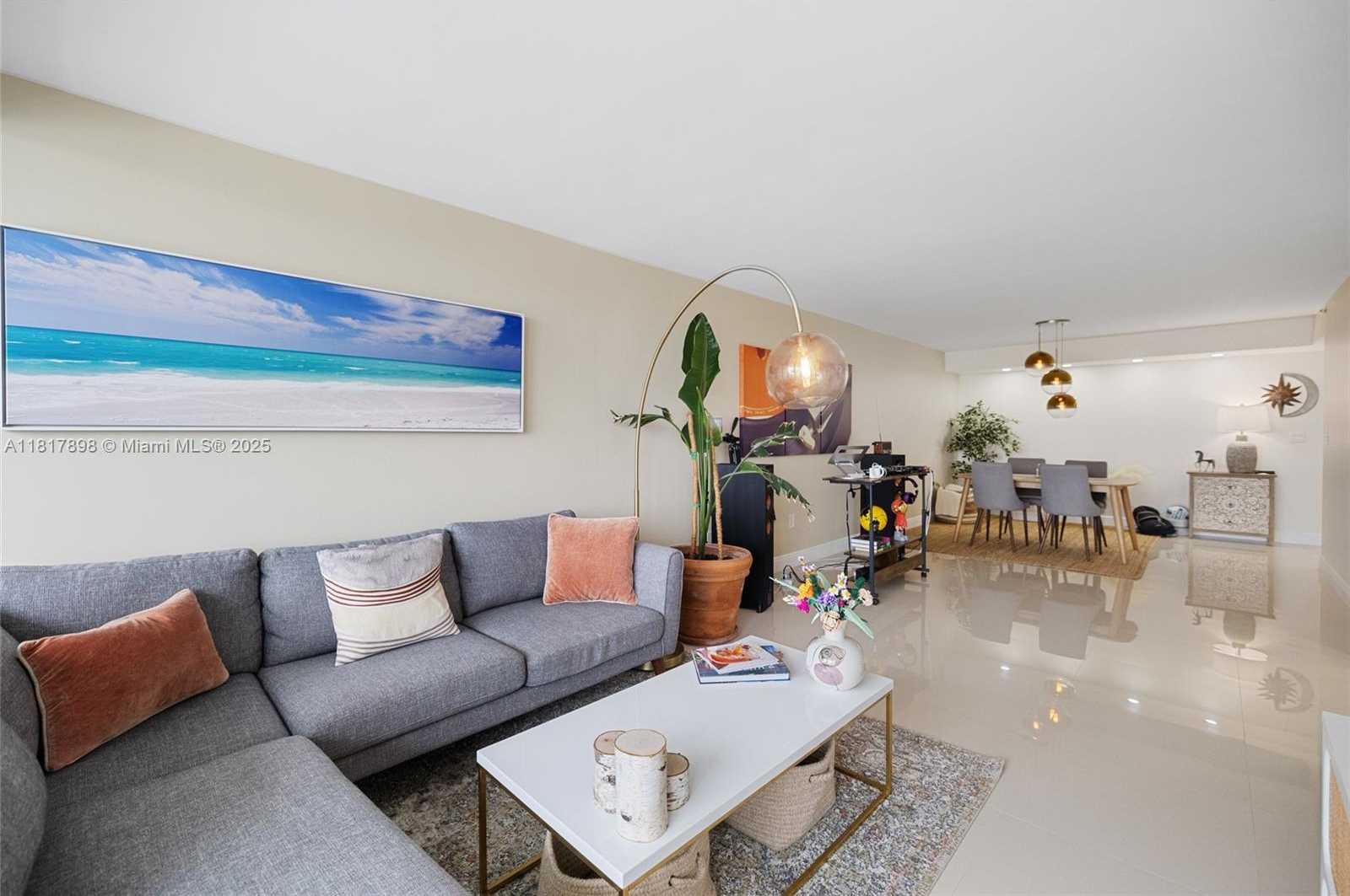Small Image of 3200 COLLINS AVE #12-3, Miami Beach Number 4