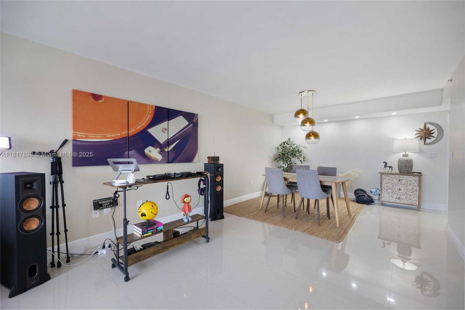Small Image of 3200 COLLINS AVE #12-3, Miami Beach Number 5