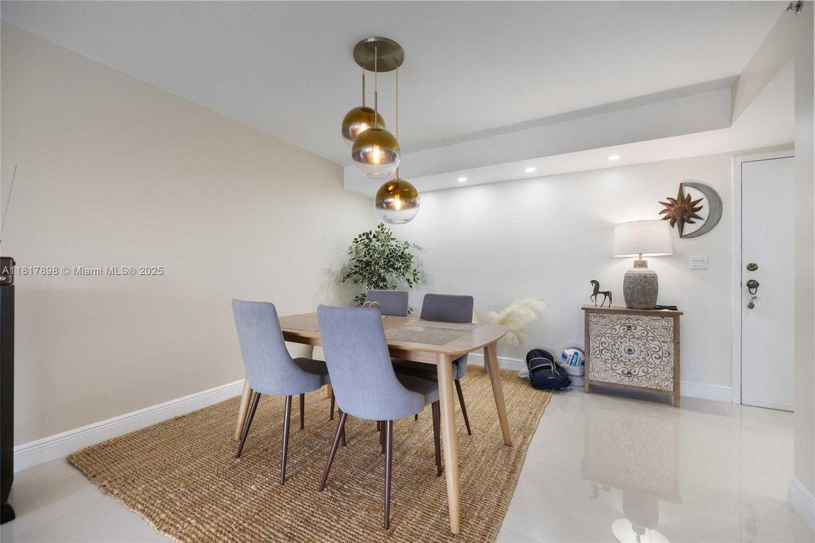 Small Image of 3200 COLLINS AVE #12-3, Miami Beach Number 6