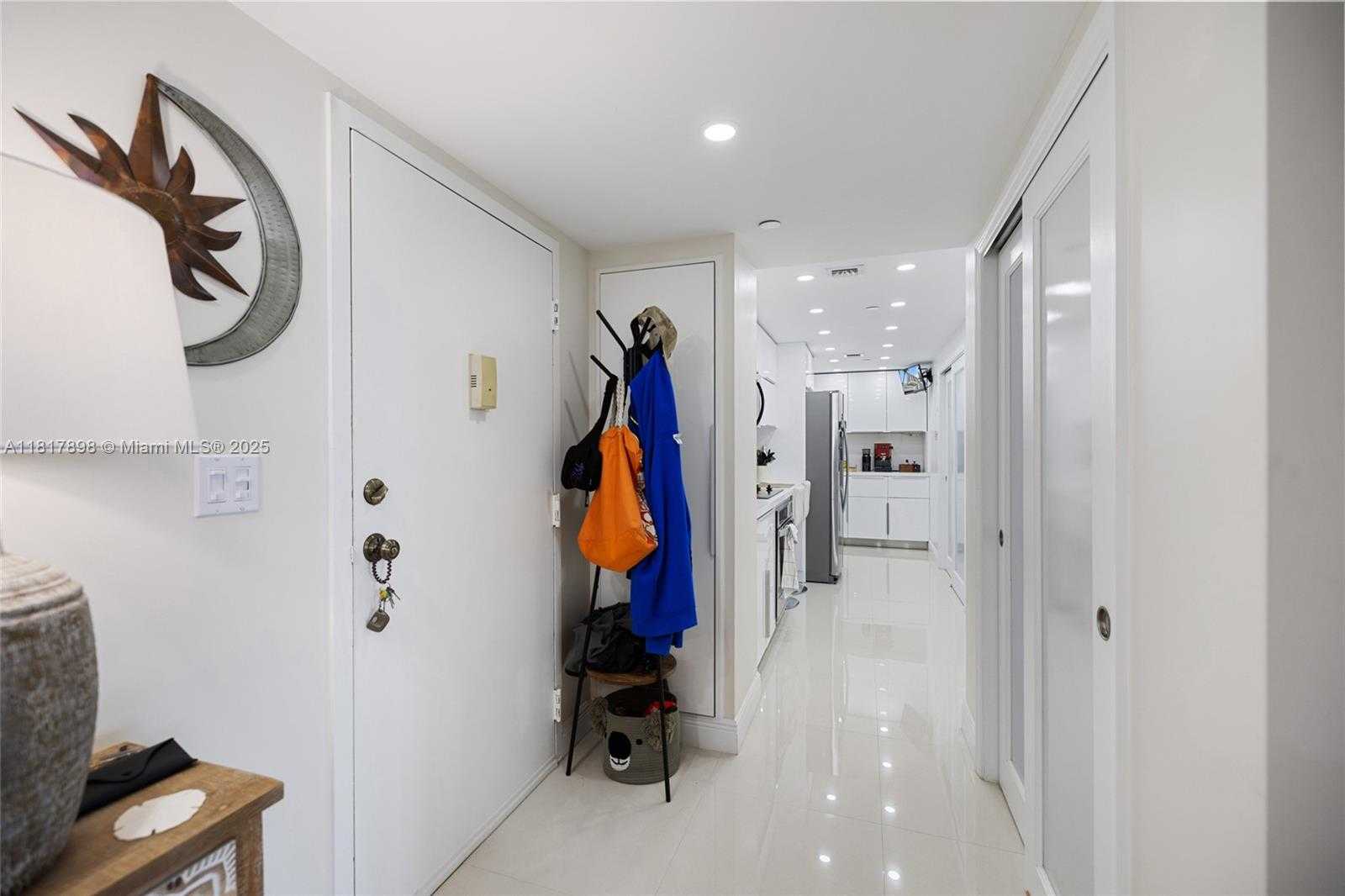 Small Image of 3200 COLLINS AVE #12-3, Miami Beach Number 7