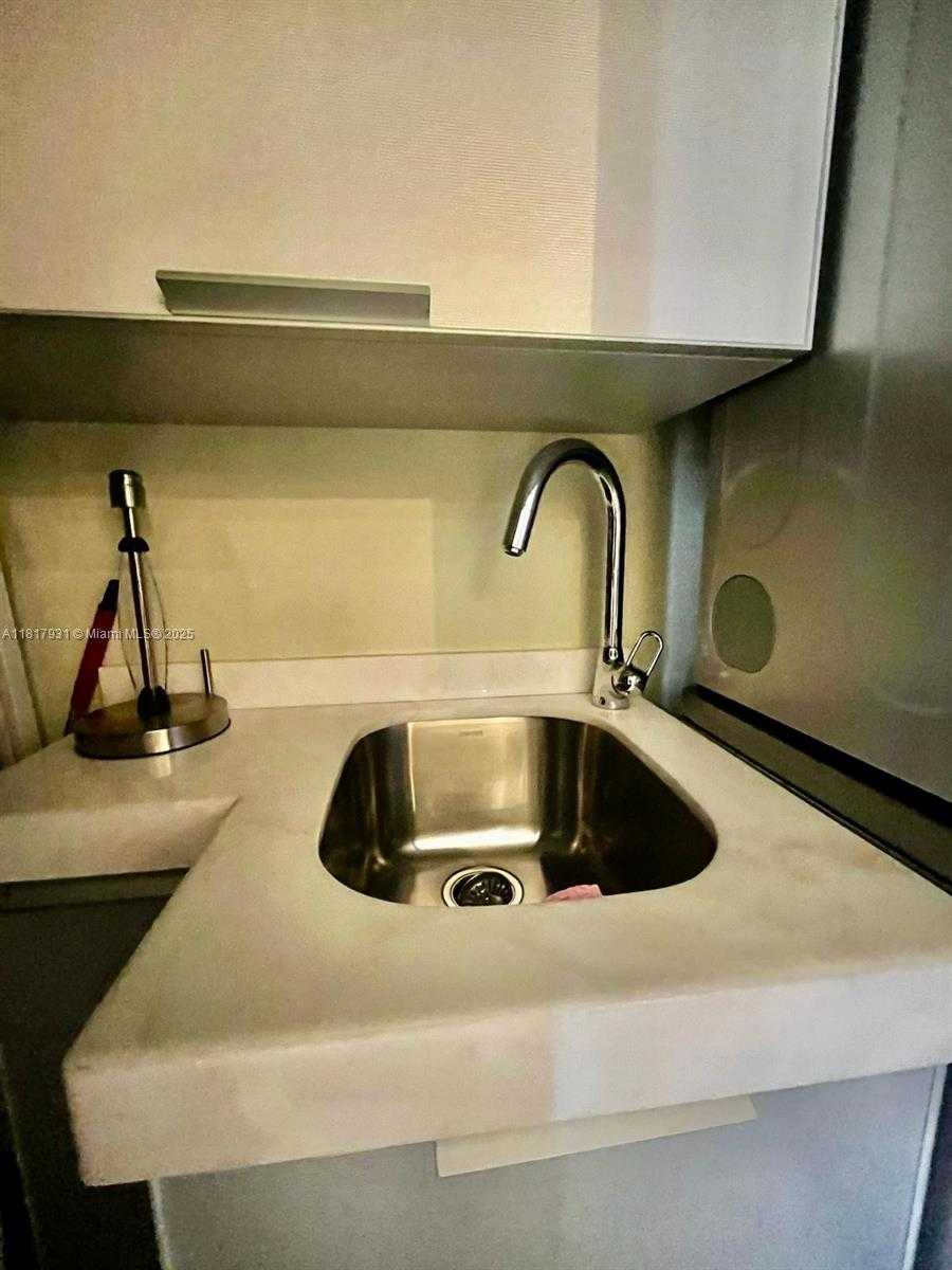 Small Image of 808 BRICKELL KEY DR #1508, Miami Number 22