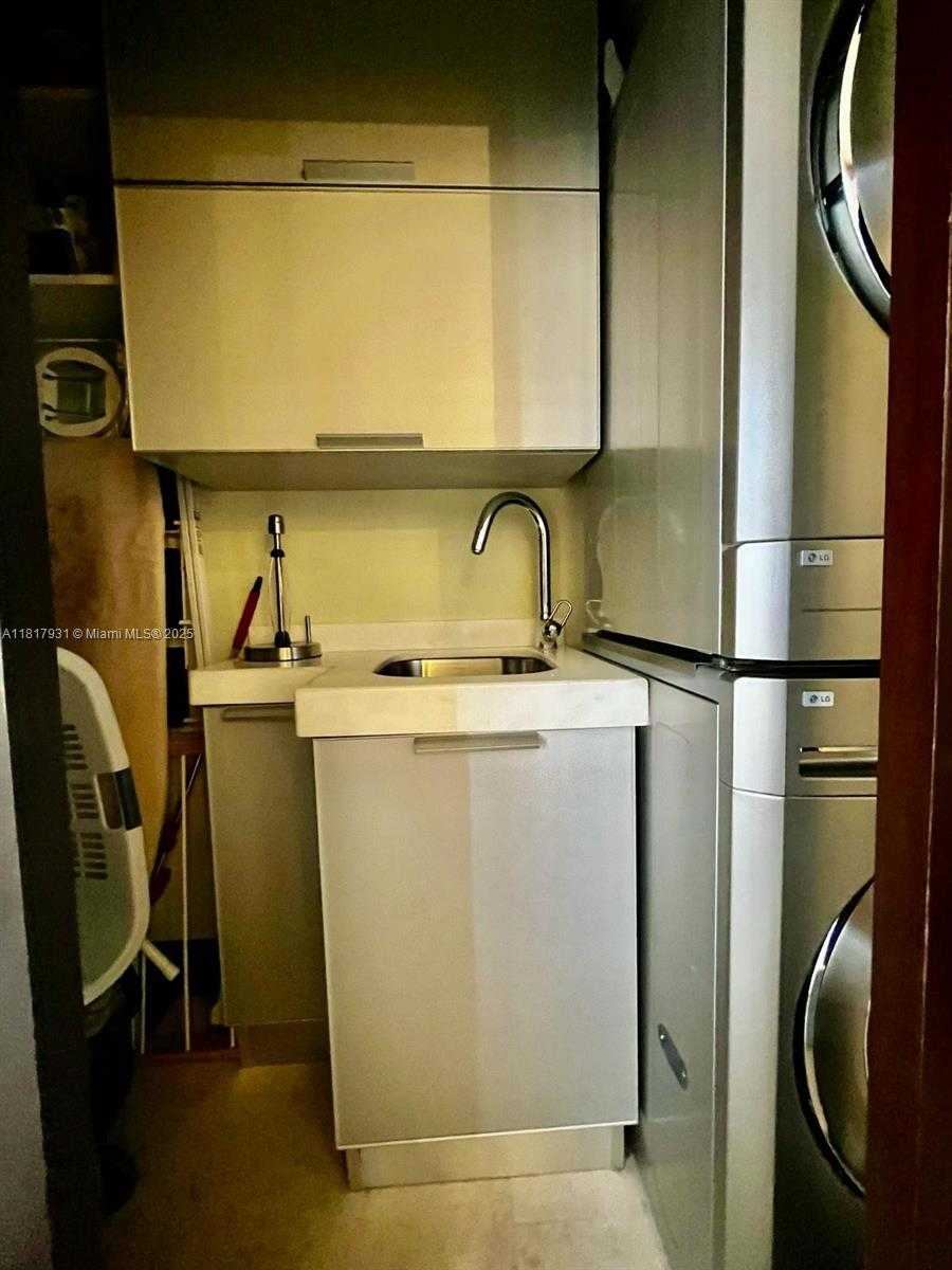 Small Image of 808 BRICKELL KEY DR #1508, Miami Number 23
