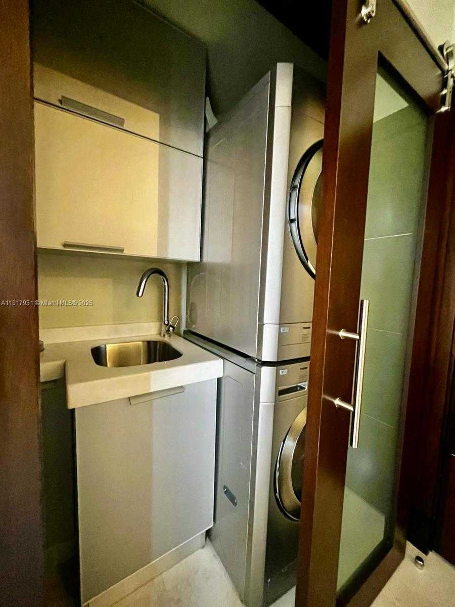 Small Image of 808 BRICKELL KEY DR #1508, Miami Number 51