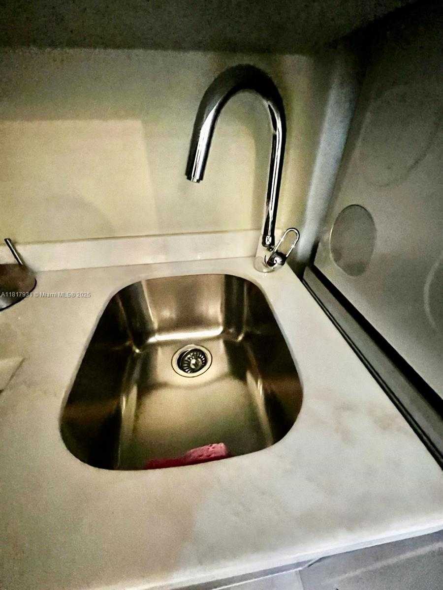 Small Image of 808 BRICKELL KEY DR #1508, Miami Number 55