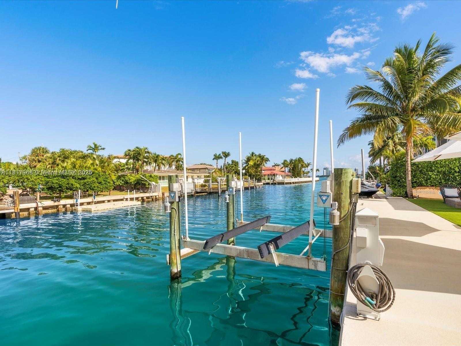 Small Image of 2371 BAYVIEW LN, North Miami Number 8